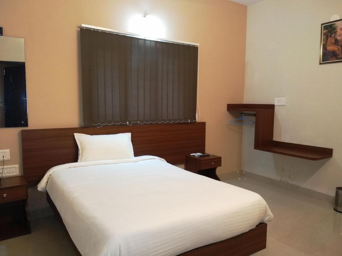 Aspire Maradu Hotel Kochi Exterior photo